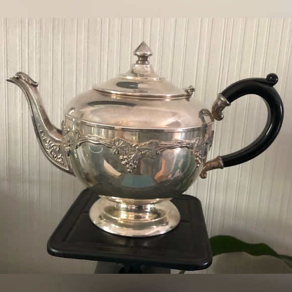 VINTAGE OLD ENGLISH REPRODUCTION SILVER-PLATED TEAPOT 1950’s - Picture 16 of 16